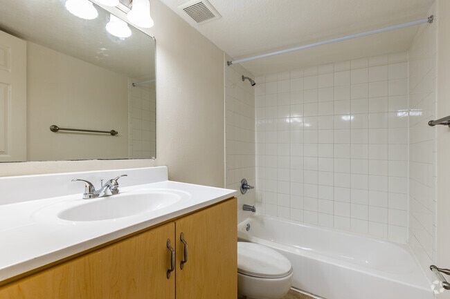 2 Bed /1 Bath 2nd Floor - Sailpoint Bay Apartments