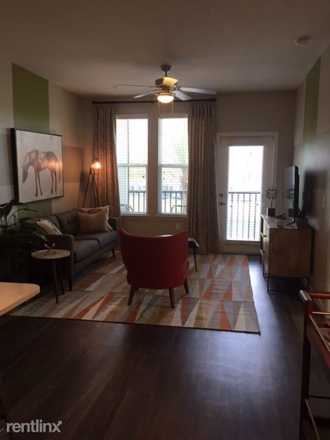 Foto del edificio - 934 Warehouse Rd