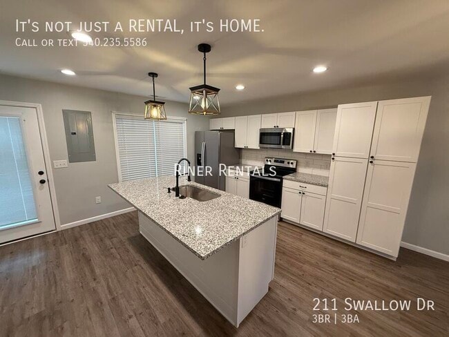 Building Photo - 211 Swallow Dr