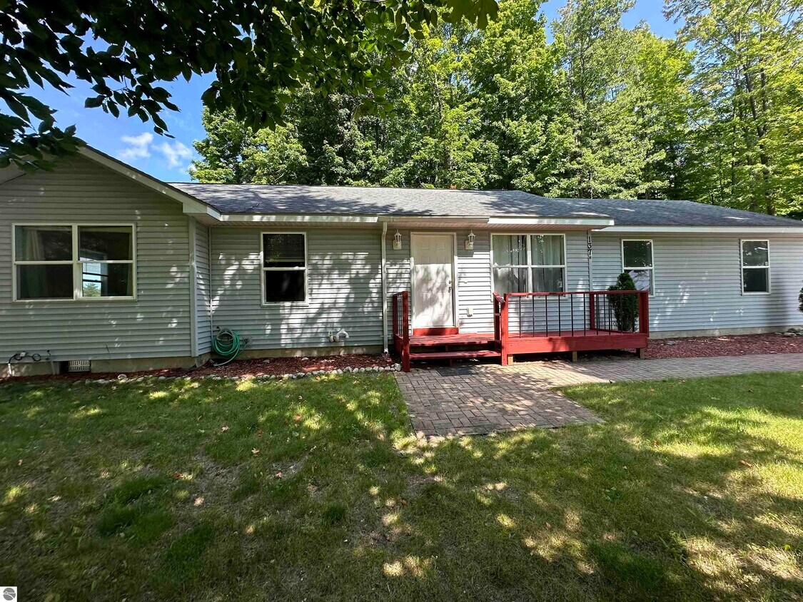 Primary Photo - 137 N Wood Meadows Dr