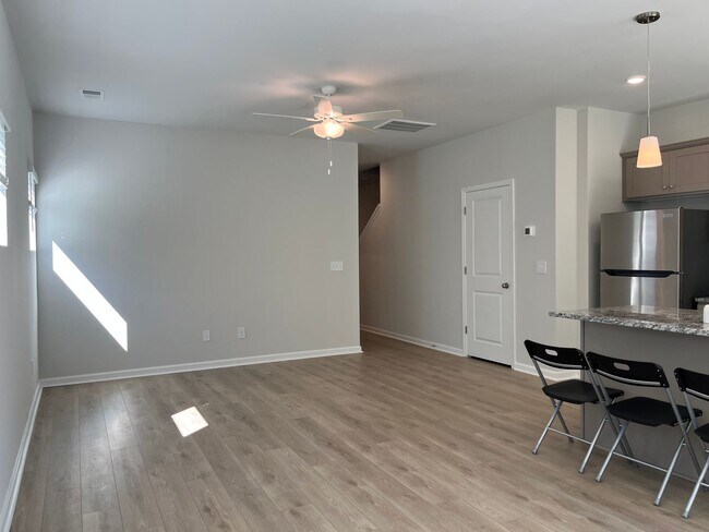 Foto del edificio - Brand New 3/3 Move In Ready Now!