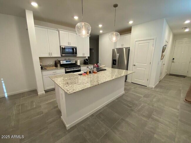 Foto del edificio - 3022 Hayden Rose Ave