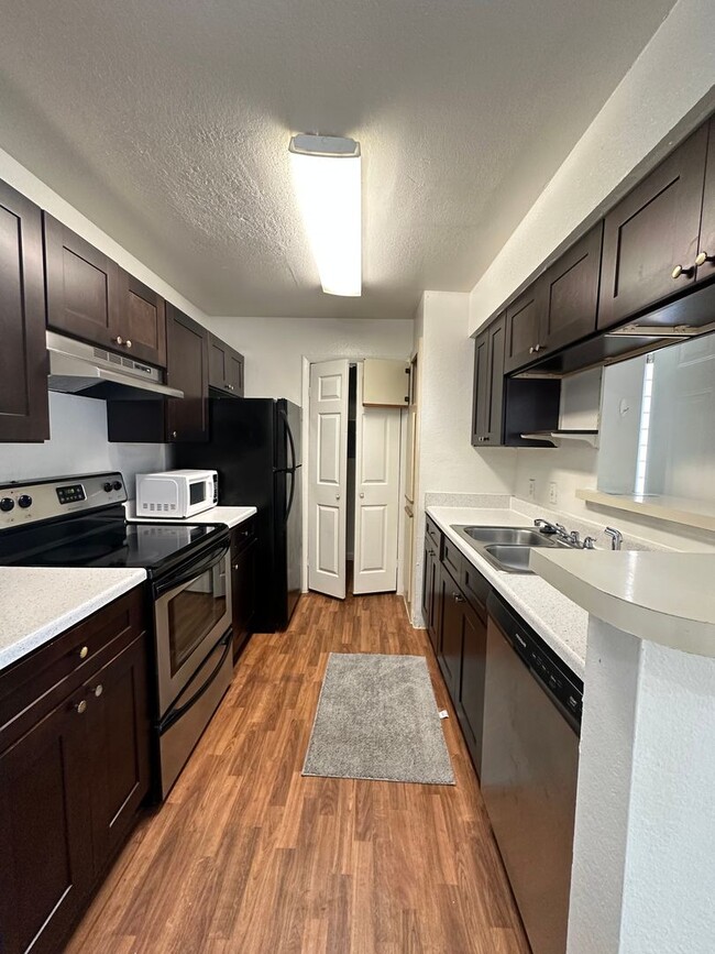 Building Photo - 1 BEDROOM 1 BATHROOM CONDO FOR RENT AT REG...