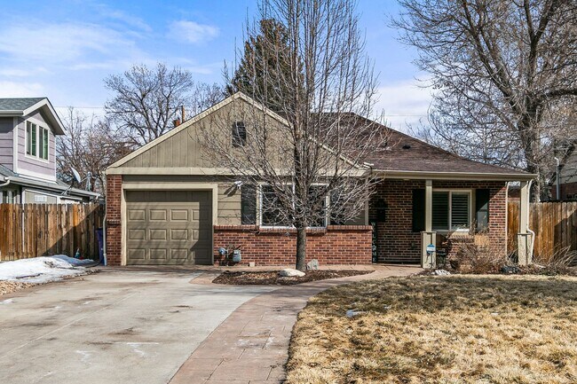Building Photo - Remodeled Ranch in Mayfair, walk to Trader...