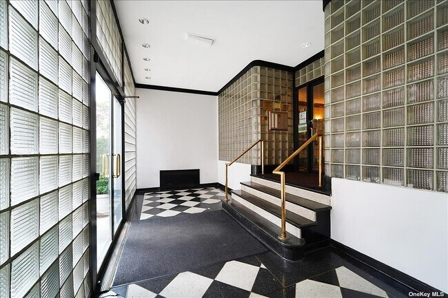 Foto del edificio - 102-40 67th Dr