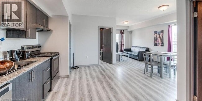 Building Photo - 275 Larch St