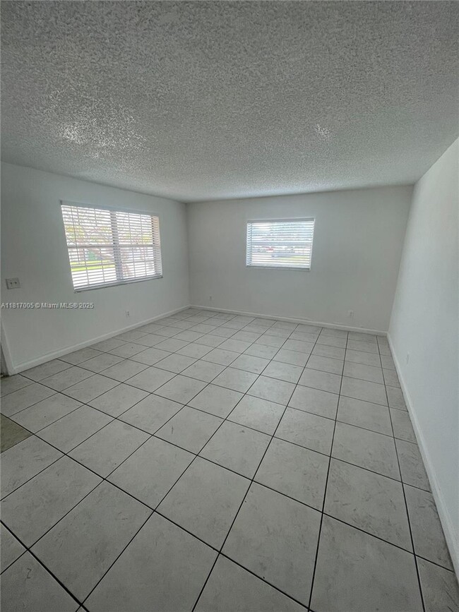 Building Photo - 6034 SW 37th St