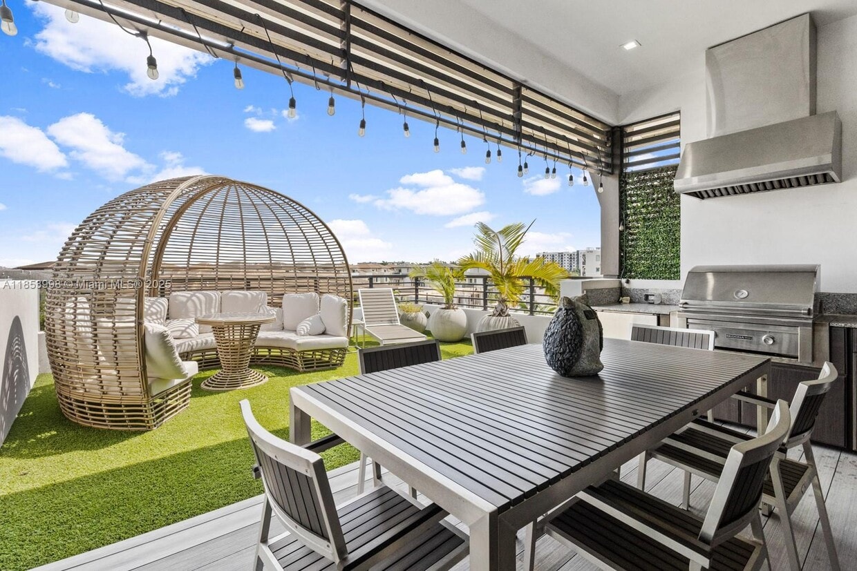 Foto principal - 4750 NW 84th Ave