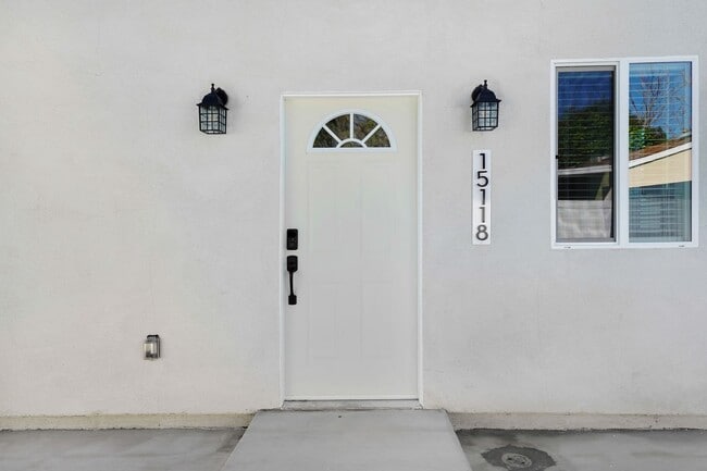 Building Photo - All solar new construction 3/3 house