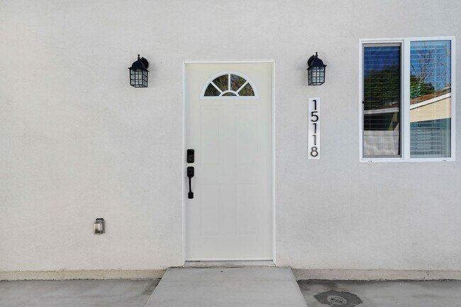 Foto del edificio - All solar new construction 3/3 house