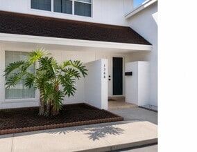 Building Photo - 1368 Seaview