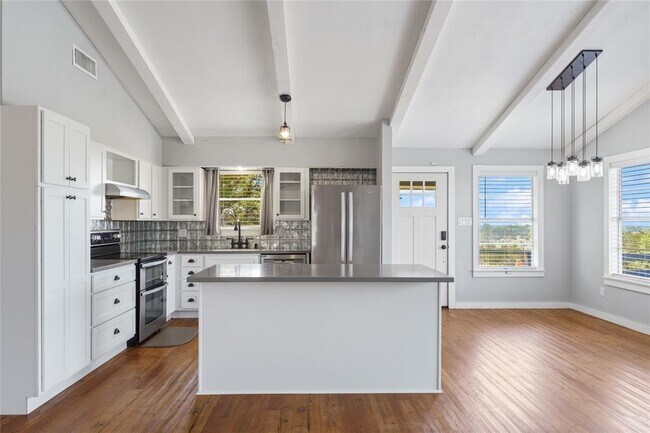 Building Photo - 2351 Skyline Dr