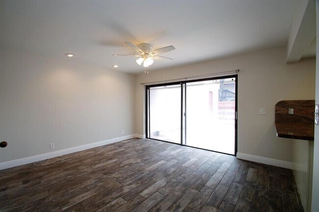 Foto del edificio - 3010 Willow Ln