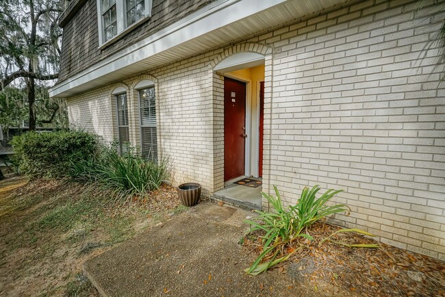 Building Photo - Super Cute 2 bed 2 bath property available...