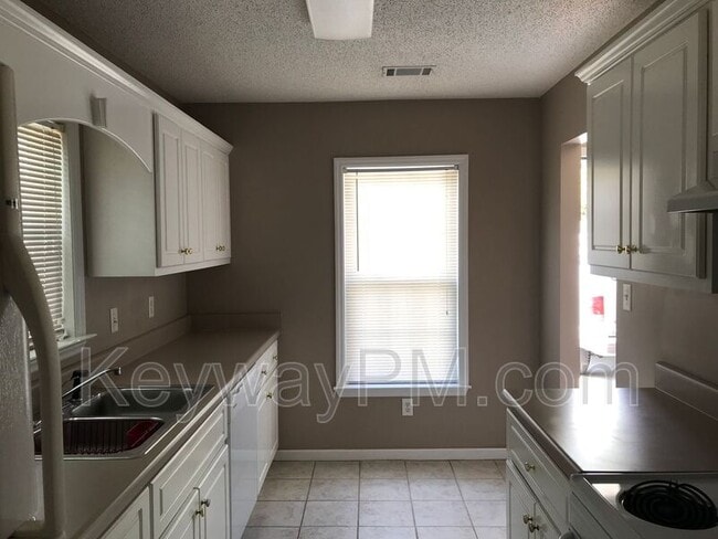 Building Photo - 2002 Caton Dr