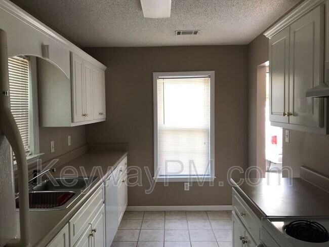 Foto del edificio - 2002 Caton Dr