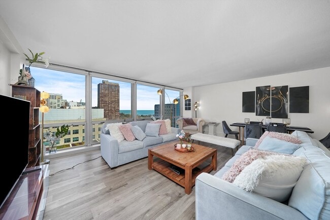 Building Photo - 330 W Diversey Pkwy