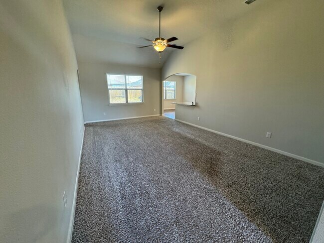 Building Photo - 2100 Penaflor Dr