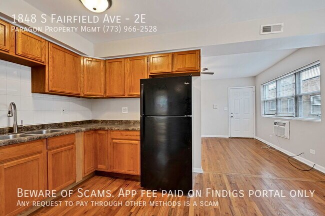 Foto del edificio - 1848 S Fairfield Ave