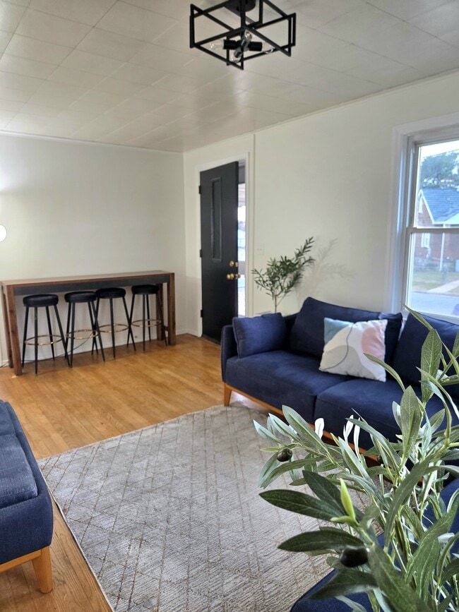 Staged photo, living & dinning room - 1130 Stephen Dr