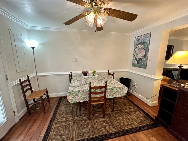 Foto del edificio - Lovely 3 bedroom/2 bathroom fully furnishe...