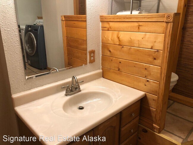 Building Photo - 3 br, 2 bath House - 1780 E. Raven Circle
