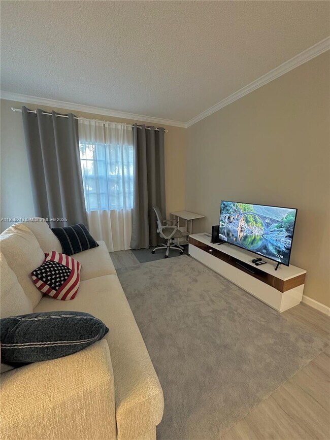 Foto del edificio - 3155 NE 184th St
