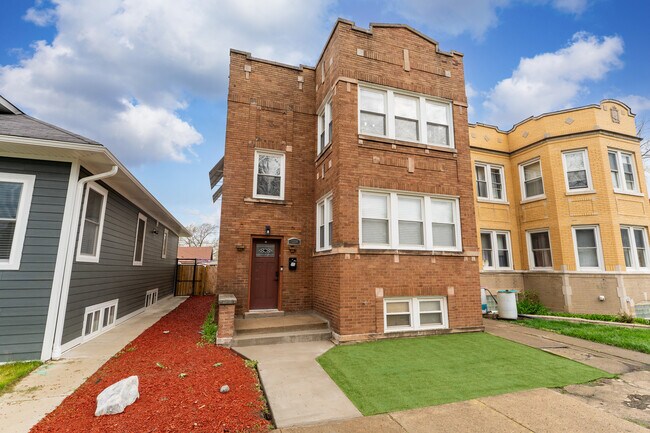 Foto del edificio - 5304 W Cornelia Ave