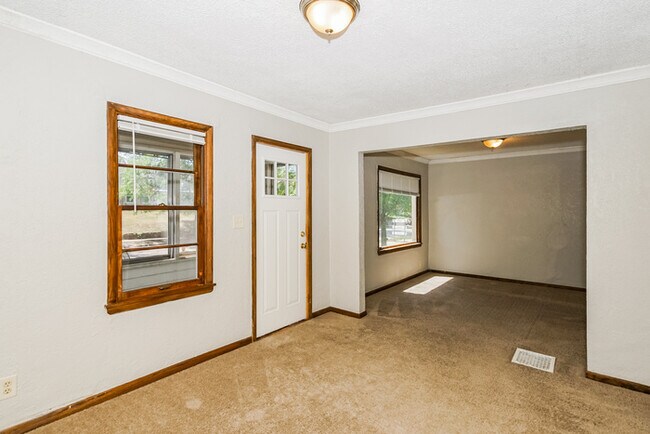 Foto del edificio - Classic  2 Bedroom, 1 Bathroom House in Sa...