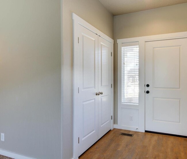 Foto del edificio - 5587 W Song Sparrow St