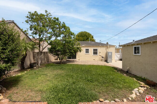 Foto del edificio - 8333 Airlane Ave