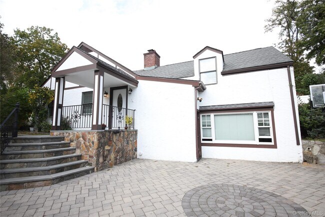 Building Photo - 20 Annadale St