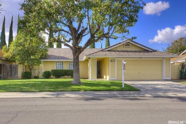 Building Photo - Furnished Ceres 3 Bedroom 2 Bath 2 Car Gar...