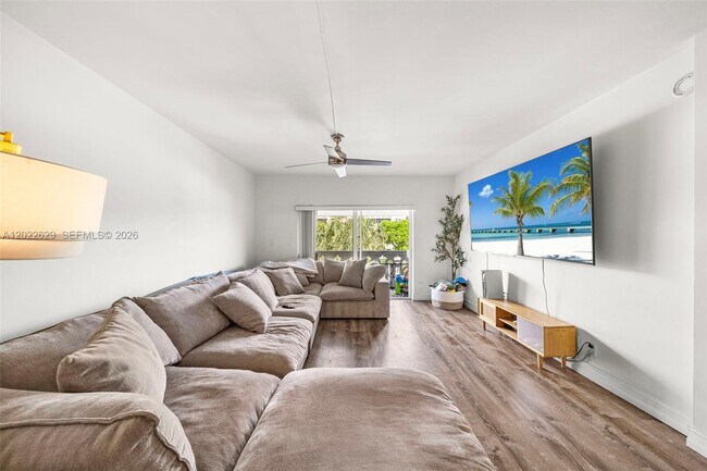 Foto del edificio - 100 Edgewater Dr