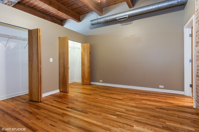 Building Photo - 2201 W Wabansia Ave