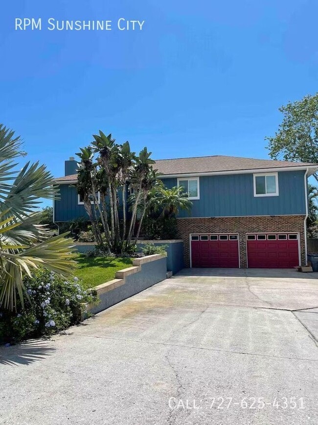Building Photo - 3033 Pineview Dr