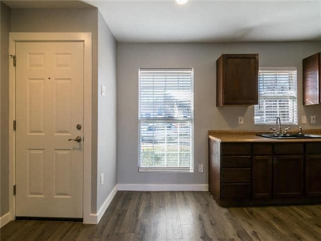 Building Photo - 1906 Curtis Dr