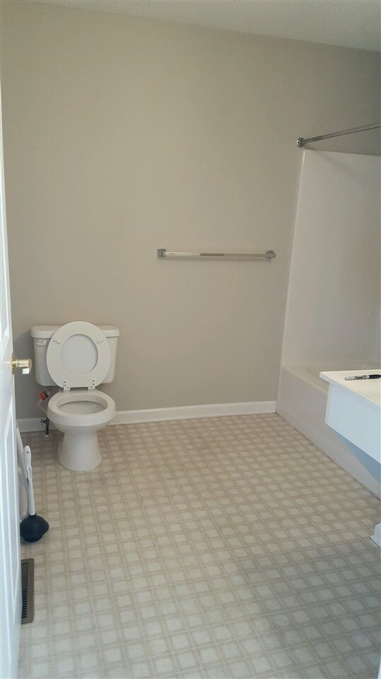 Building Photo - 1131 Robin Hood Ct