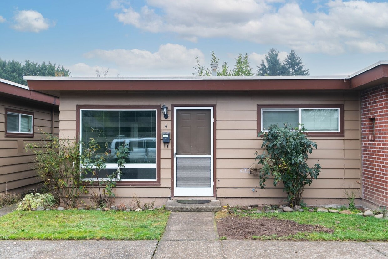 Primary Photo - Newly Remodeled Single Level Apartment in ...