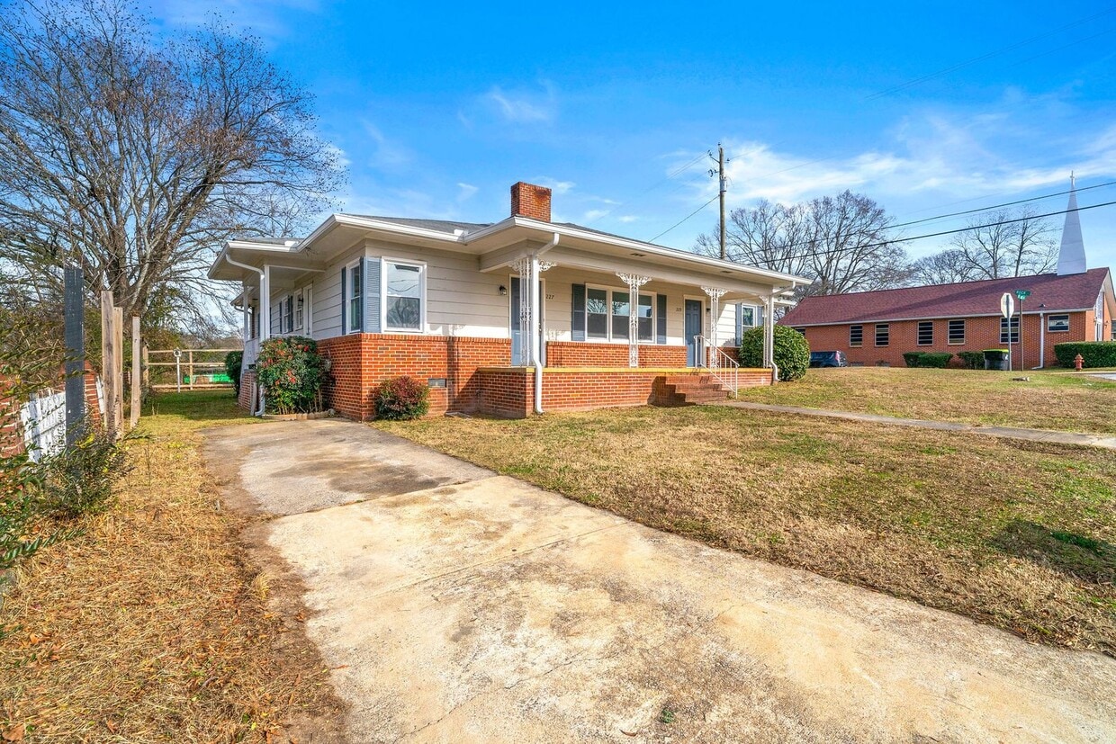 Foto principal - 227/229 MLK Jr Blvd