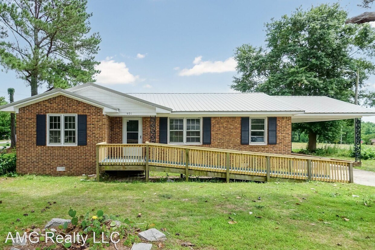 Primary Photo - 3 br, 2 bath House - 401 W Boney St