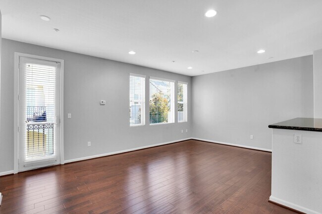 Building Photo - 175 Selby Ln