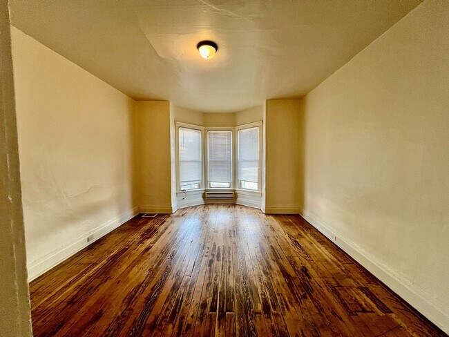 Foto del edificio - 323 Whiteriver Ave