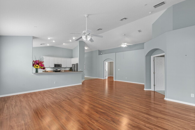 Foto del edificio - 800 Crestwood Dr