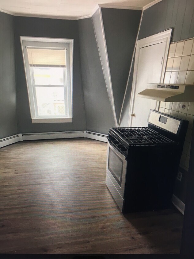 Cocina y comedor - 460 Lowell St