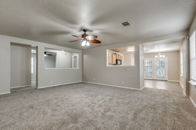 Building Photo - Charming 3/2/2 single-story home in highly desirable Westover Crossing