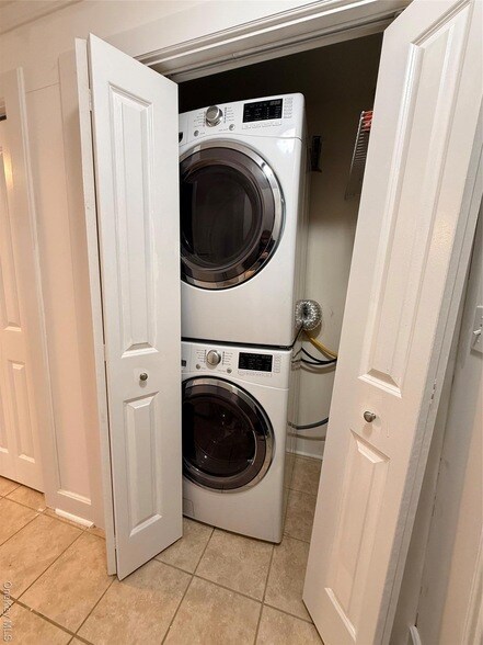 Building Photo - 35 East Ave