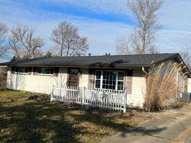Primary Photo - 1515 Pike Pkwy