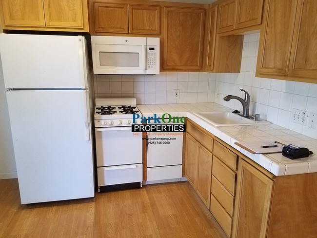 Building Photo - Ground Floor Unit With In-Unit Laundry
