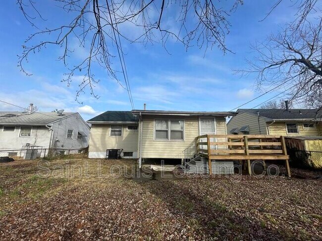 Building Photo - 360 Shepley Dr